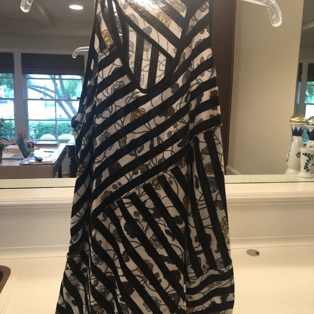 Black strips and floral print t-shirt
